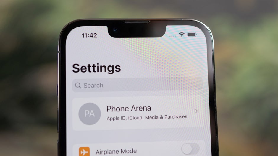 Apple confirms that the lack of noise cancellation on 5G iPhone 13 is not from a bug - PhoneArena