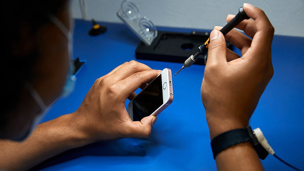 DoJ sentences Chinese nationals in an iPhone repair scam to prison and double damages