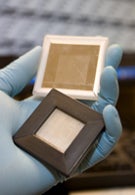 Researchers combine the merits of e-ink and LCD in one display, again