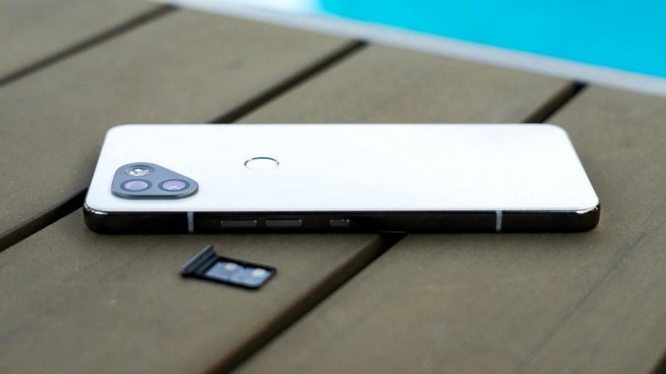 OSOM's new render of the 5G OV1 corrects the unrealistic small bezel on the first image