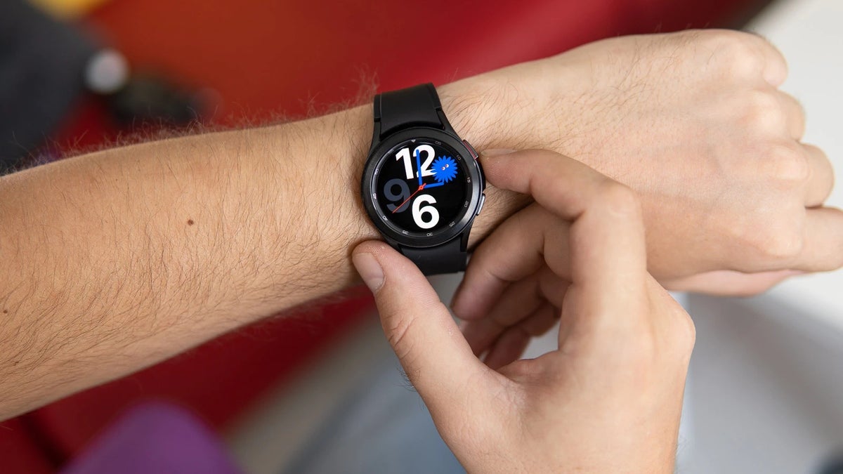 ‘Excellent’ Samsung Galaxy Watch 4 Classic makes for killer new deal with 1-year warranty