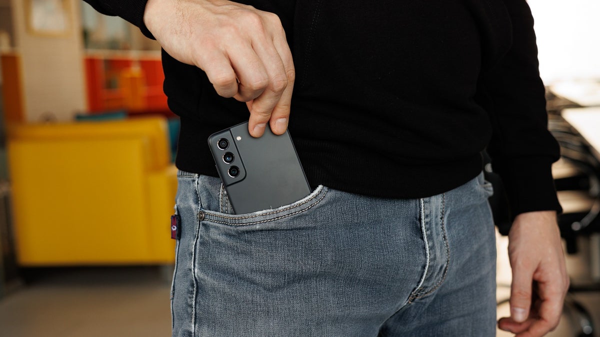 Amazon is running a huge blowout sale on Samsung's Galaxy S21 FE, S20 FE, and more