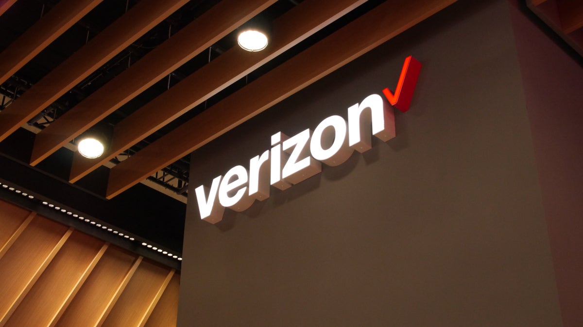 Verizon signs on as Washington Commanders' official 5G network