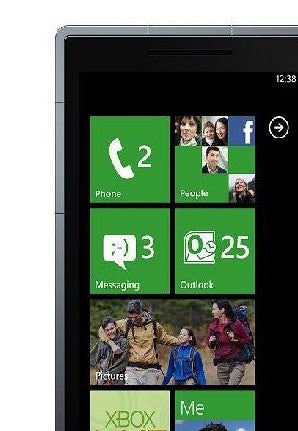 How many apps for Windows Phone 7 at launch?