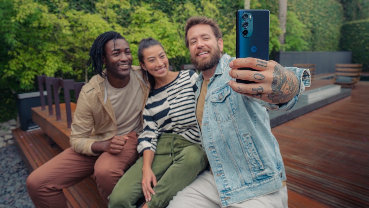 The Galaxy S22 Ultra-rivaling Motorola Edge+ (2022) is up for sale in the US right now
