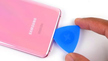 Samsung se asocia con iFixit para permitirle reparar la pantalla de su teléfono Galaxy y reemplazar la batería