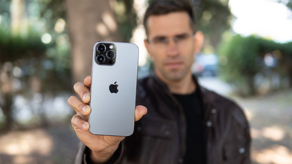 With 3% battery life on his iPhone, stuck with a 3G signal, a man survives a life and death ordeal
