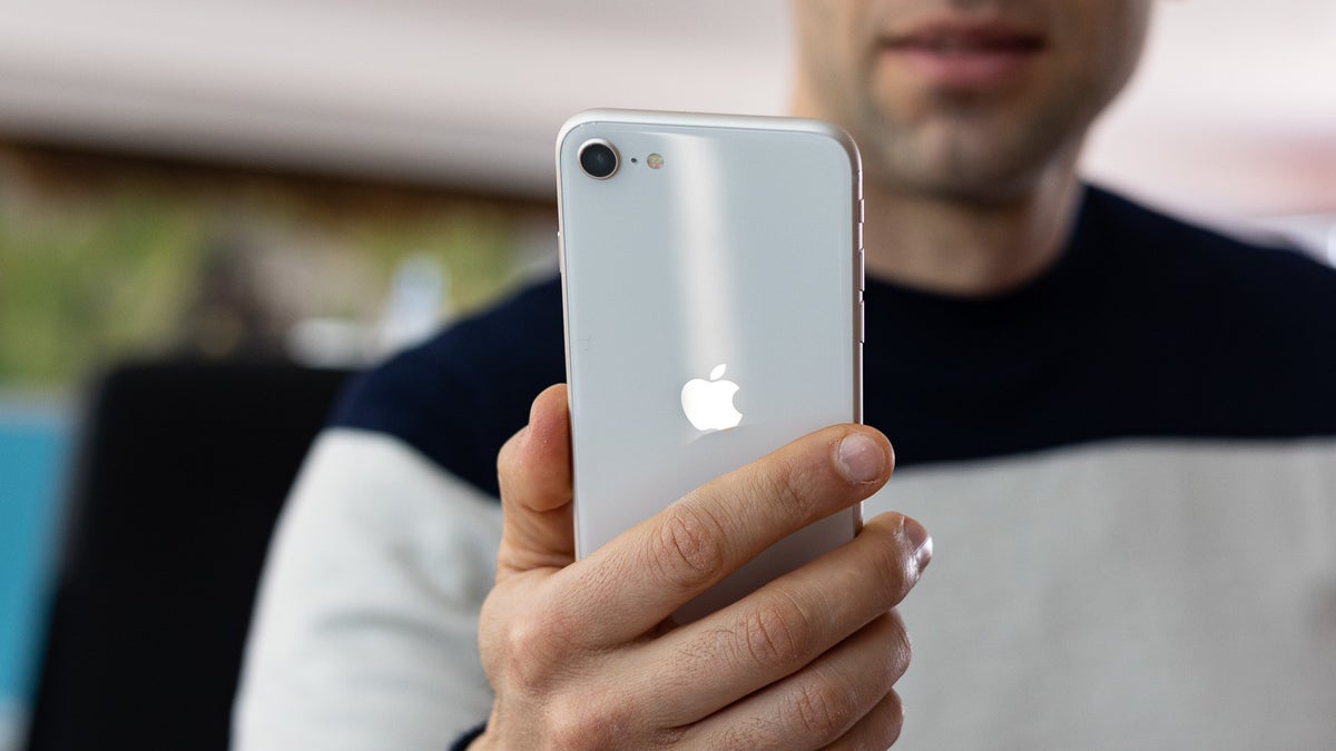 Weak demand for the new iPhone SE has investors trimming revenue estimates for Apple
