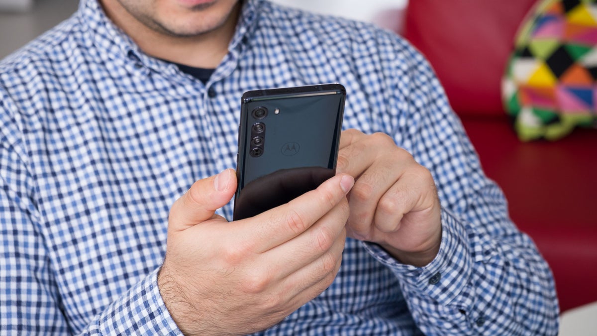 Latest report says that this Android phone releases more radiation than allowed by the FCC