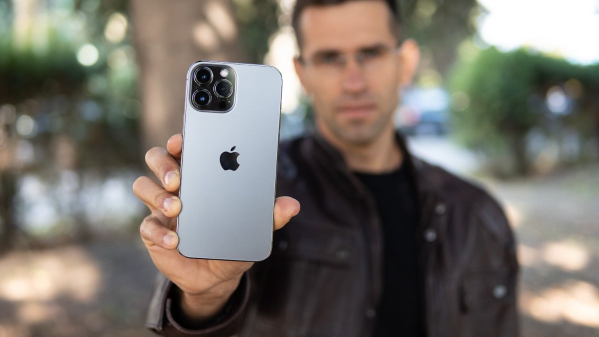 Despite Pegatron lockdown, iPhone SE 3 remains in stock confirming weak demand for the phone