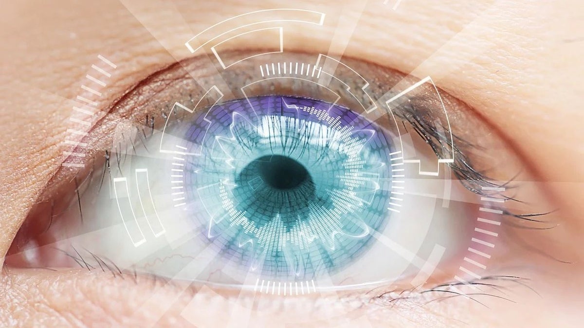 Smart contact lenses may arrive sooner than expected