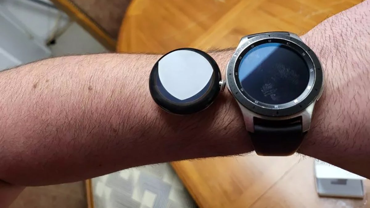 Samsung gear s3 vs apple best sale watch 4