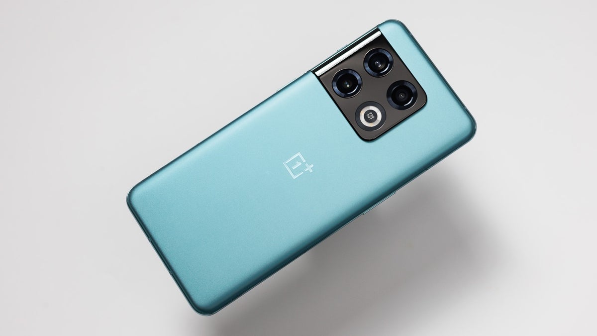 Amazon makes the OnePlus 10 Pro cheaper than usual with a $100 gift card included