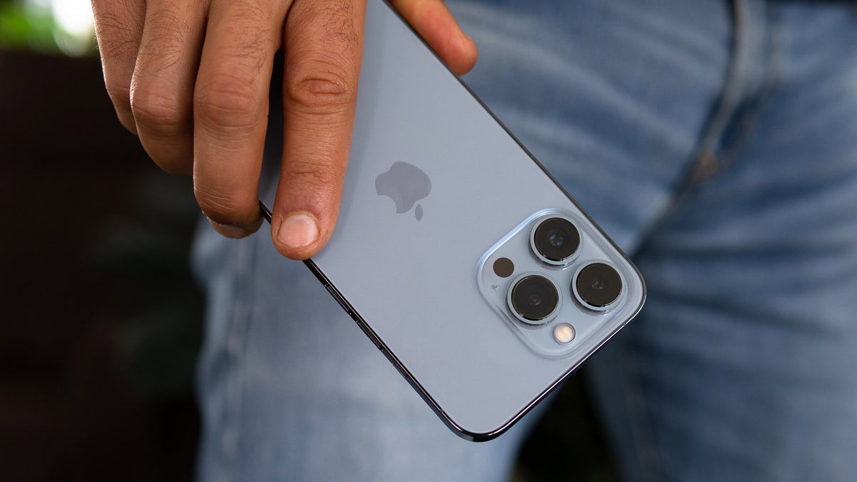 Russia invading Ukraine slashed smartphone shipments in Europe, but Apple still managed to grow