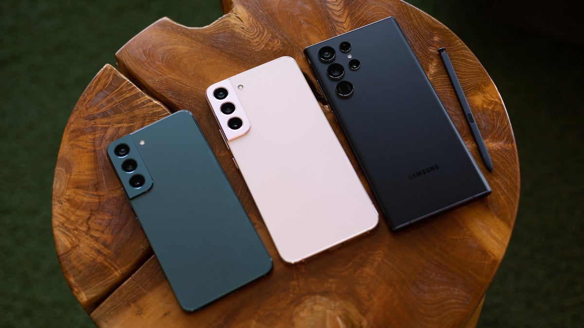 Samsung follows Apple's suit with big smartphone production cut of its own