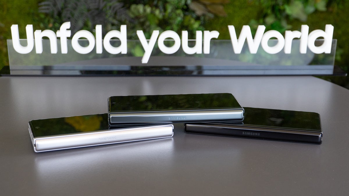 The Galaxy Z Fold 4 to have a smaller hinge and slimmer cover screen bezel?