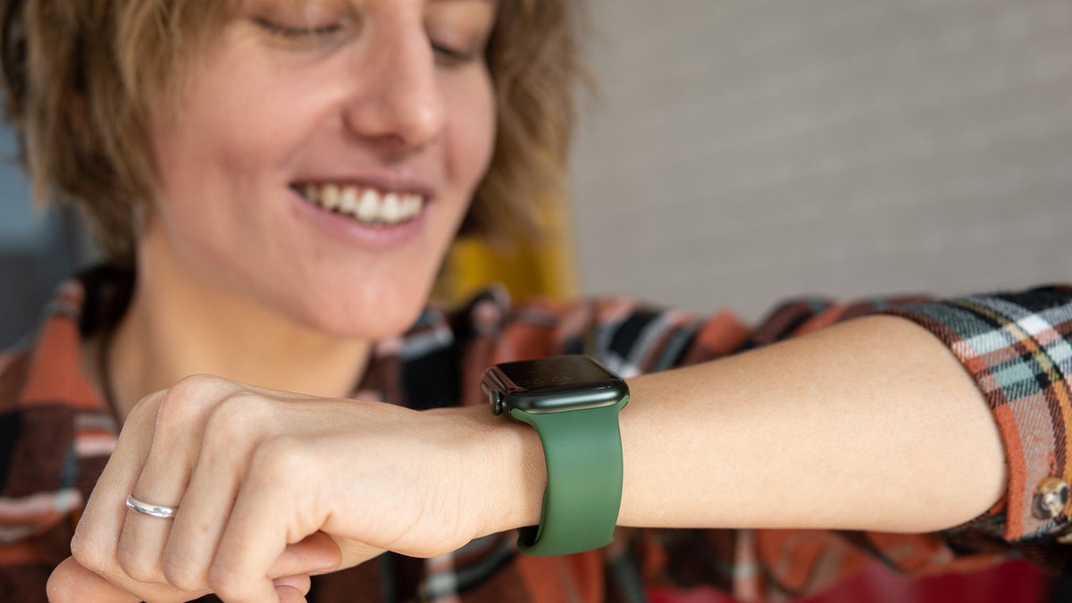 Apple researching how to fit a camera into Apple Watch's Digital Crown