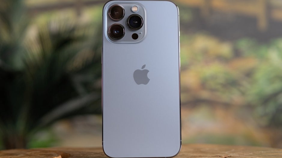 Ukraine war, chip shortage, weak global economy all point to a 3% decline in 2022 phone shipments