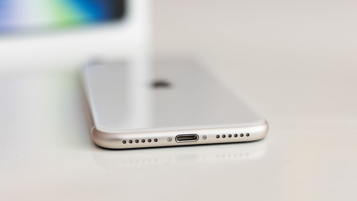 It's official: Europe to enforce USB-C common charger by fall 2024, goodbye Lightning port