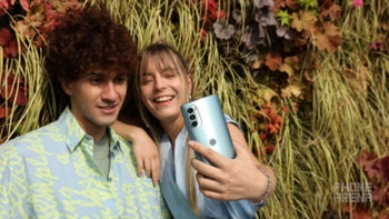 Motorola unveils another two interesting mid-range phones with decent specs