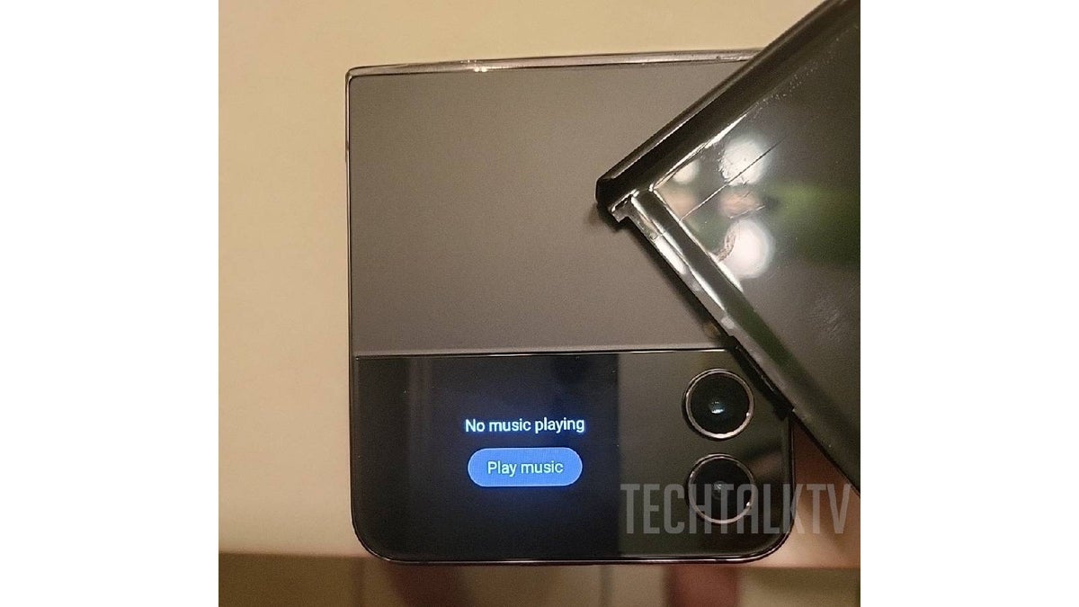 First real-world Galaxy Z Flip 4 images show subtle but important changes