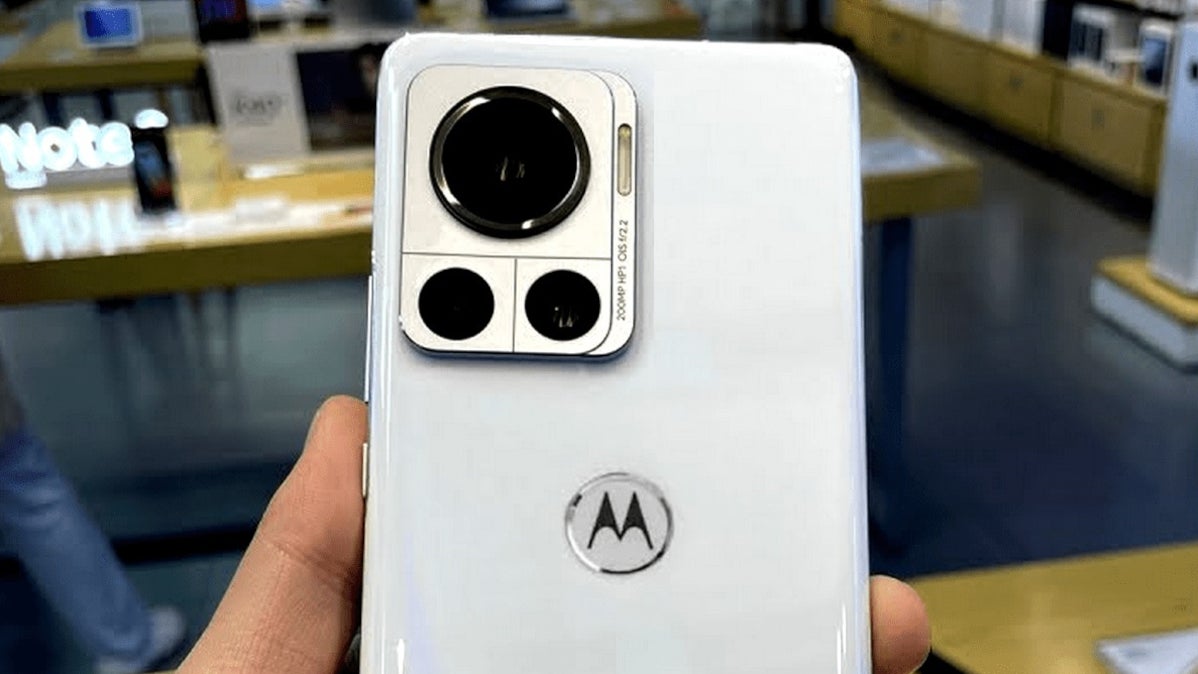 Highly spec'd Motorola Edge 30 Ultra and its 200MP camera are one step  closer to being released - PhoneArena