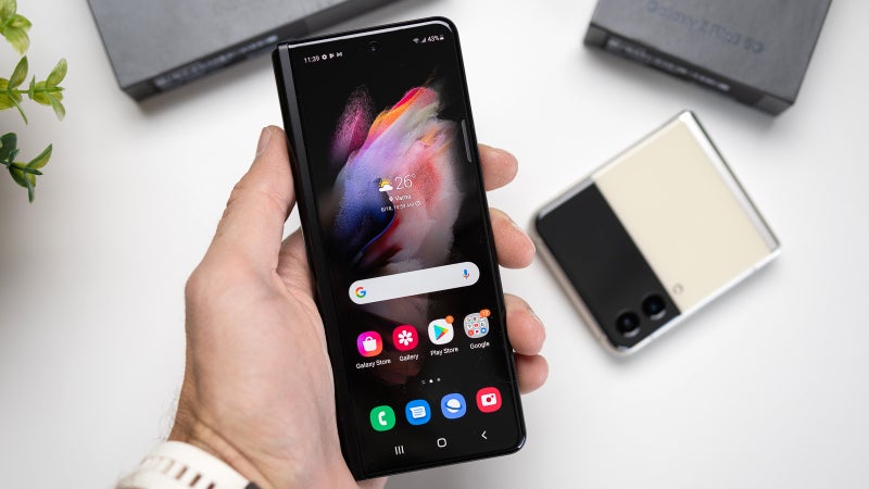 Could the Galaxy Z Fold 4 share displays with the iPhone 14 Pro Max?