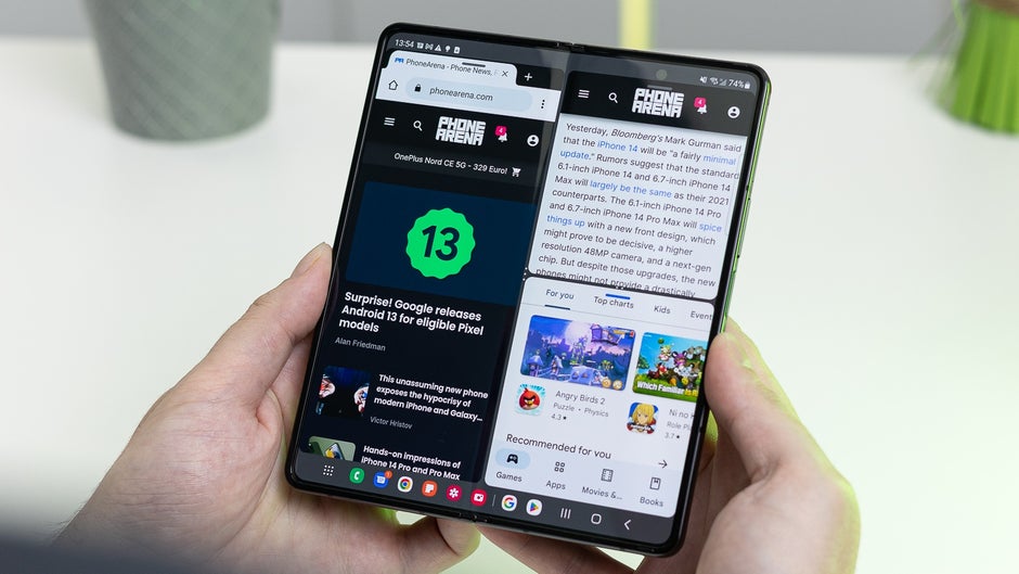 Galaxy Z Fold 4 and iPhone 14: The most interesting and most boring ...