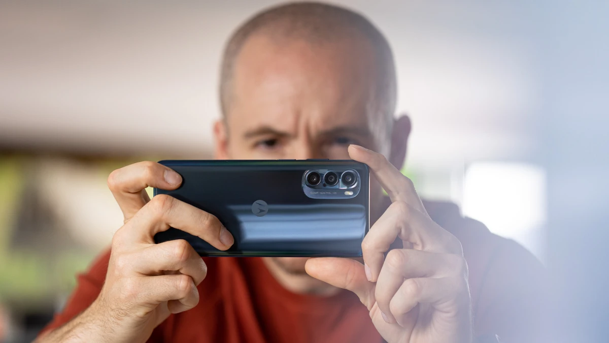 Here's which Motorola phones will get Android 13