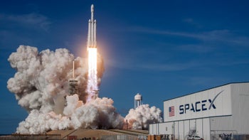 T-Mobile will join forces with Elon Musk's SpaceX to 'increase connectivity' this week