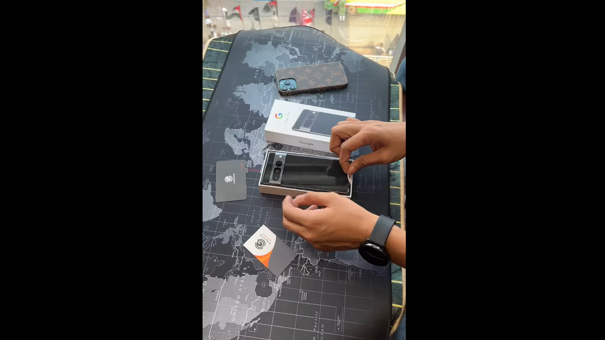 Another Pixel 7 Pro unboxing video pops up, only this time it's the retail version