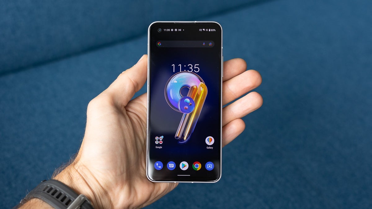 The compact Asus Zenfone 9 powerhouse is up for US pre-orders with a nice little deal sweetener