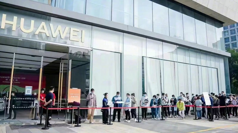 Long lines, huge demand greet the now sold out Huawei Mate 50 series