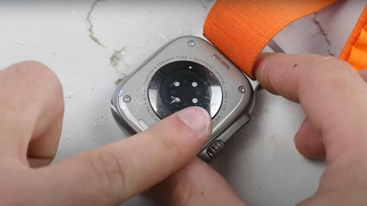Le tableau donne devant Apple Watch Ultra lors d’un test de torture