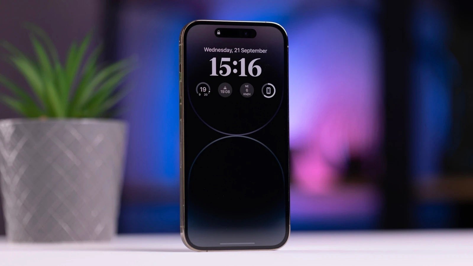 does always on display drain battery on iphone 14 pro