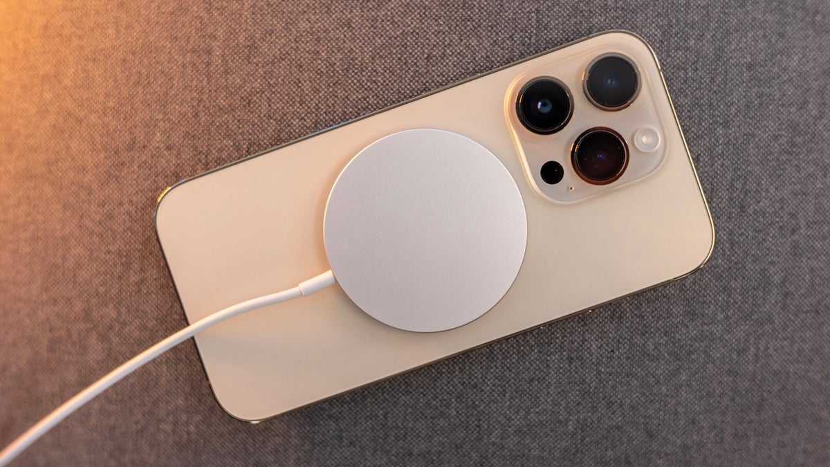 A new patent by Apple indicates that reverse wireless charging could finally be coming to the iPhone