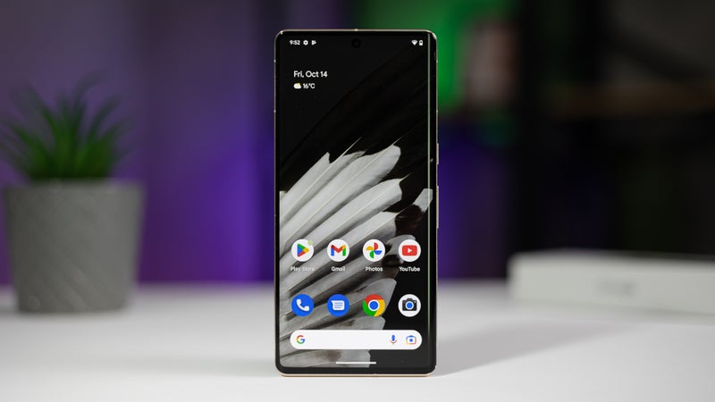 Some Pixel 7 series users are complaining about a scrolling bug