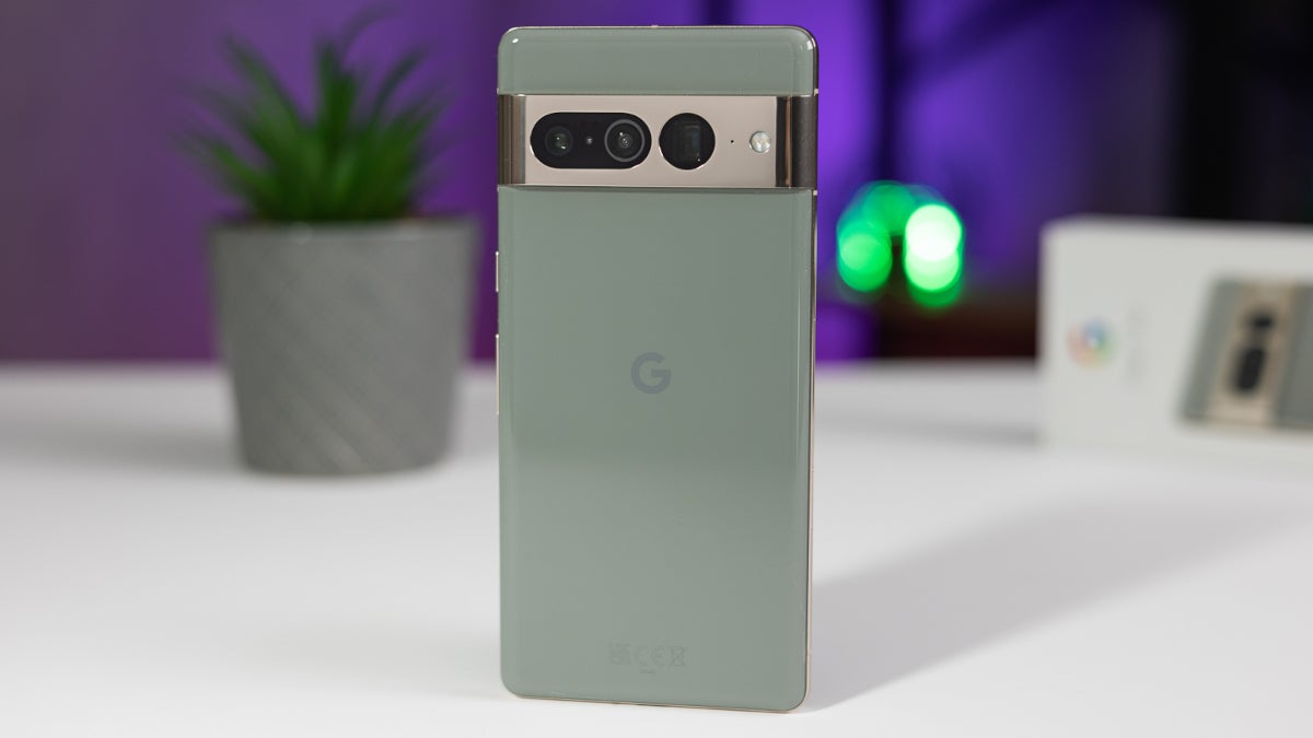 Mystery Pixel G10 handset surfaces