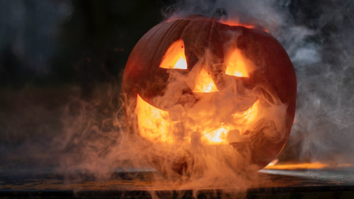 Want to turn you or your kid into an iPhone for Halloween?
