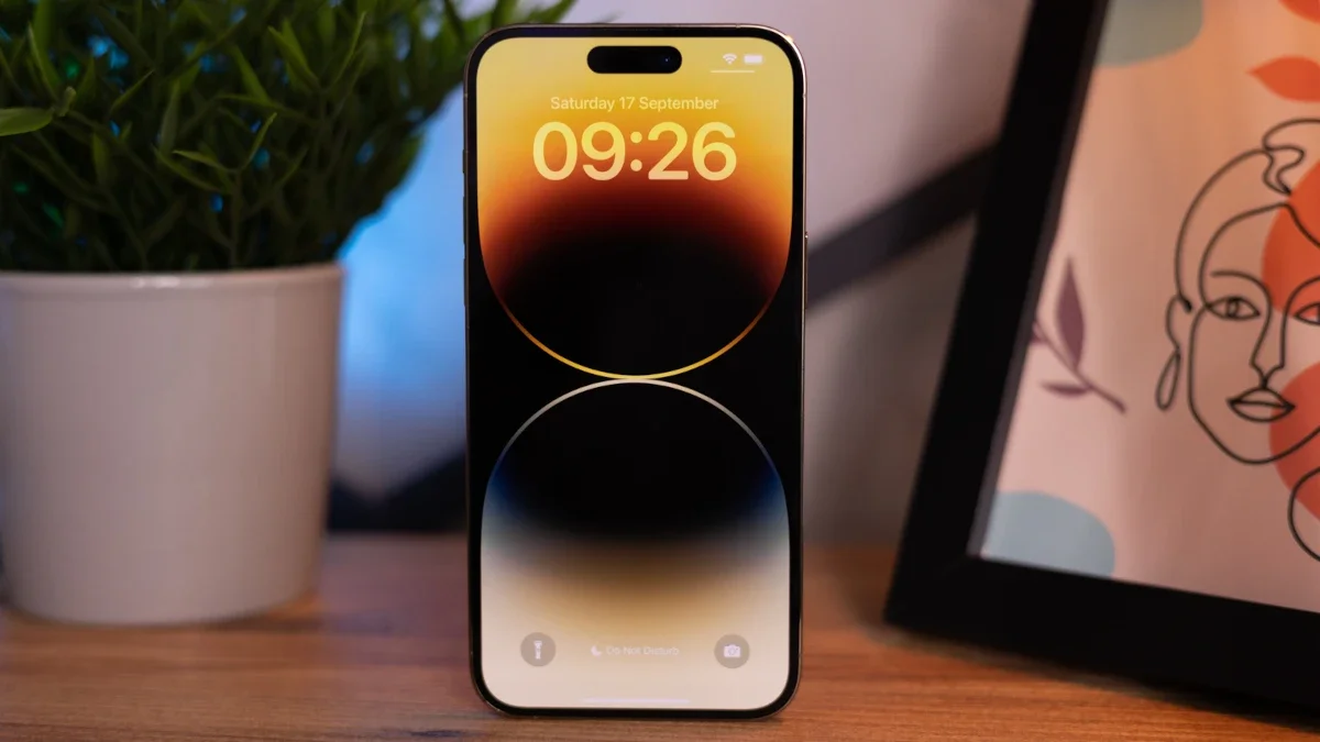 Repairing an iPhone 14’s screen is easier, yes, but only in official Apple stores