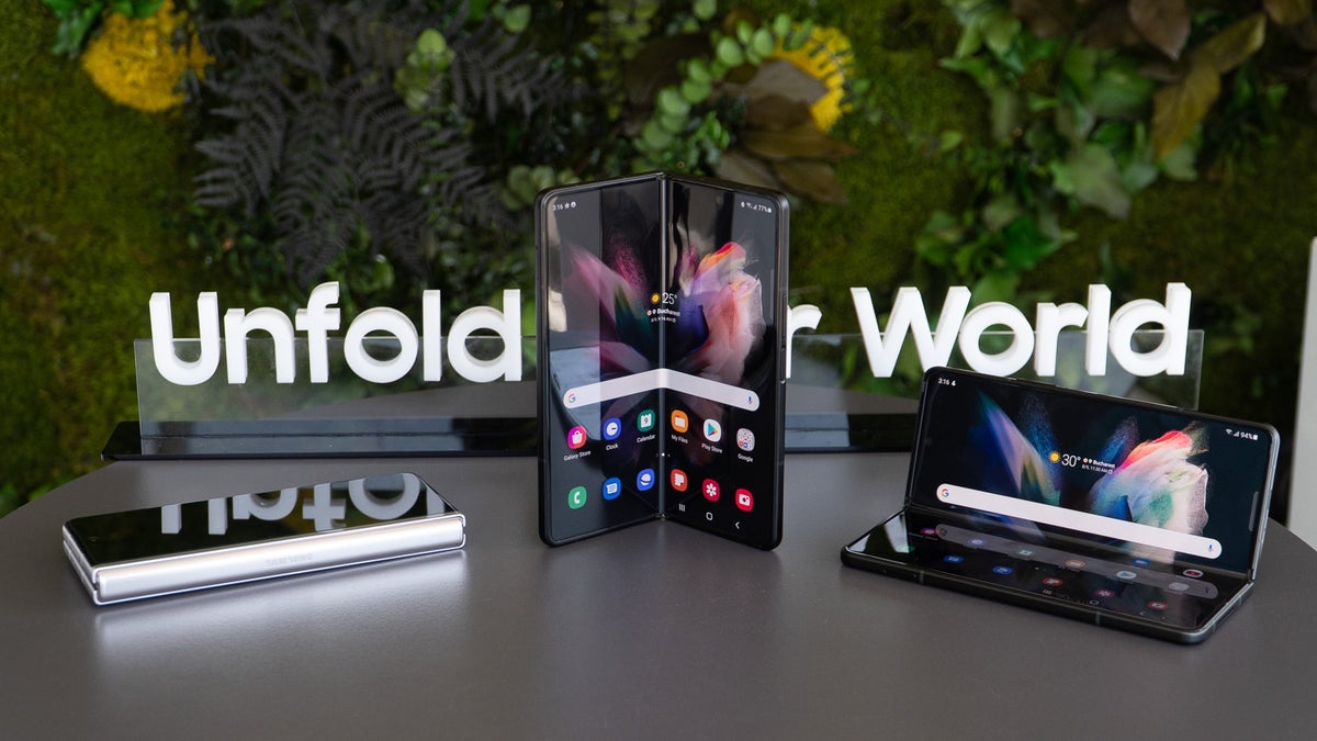 Amazon knocks the unlocked Samsung Galaxy Z Fold 3 5G under $1,000 for the first time ever