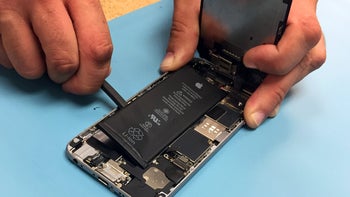 Back to the Future: EU wants to force smartphones to be equipped with replaceable batteries