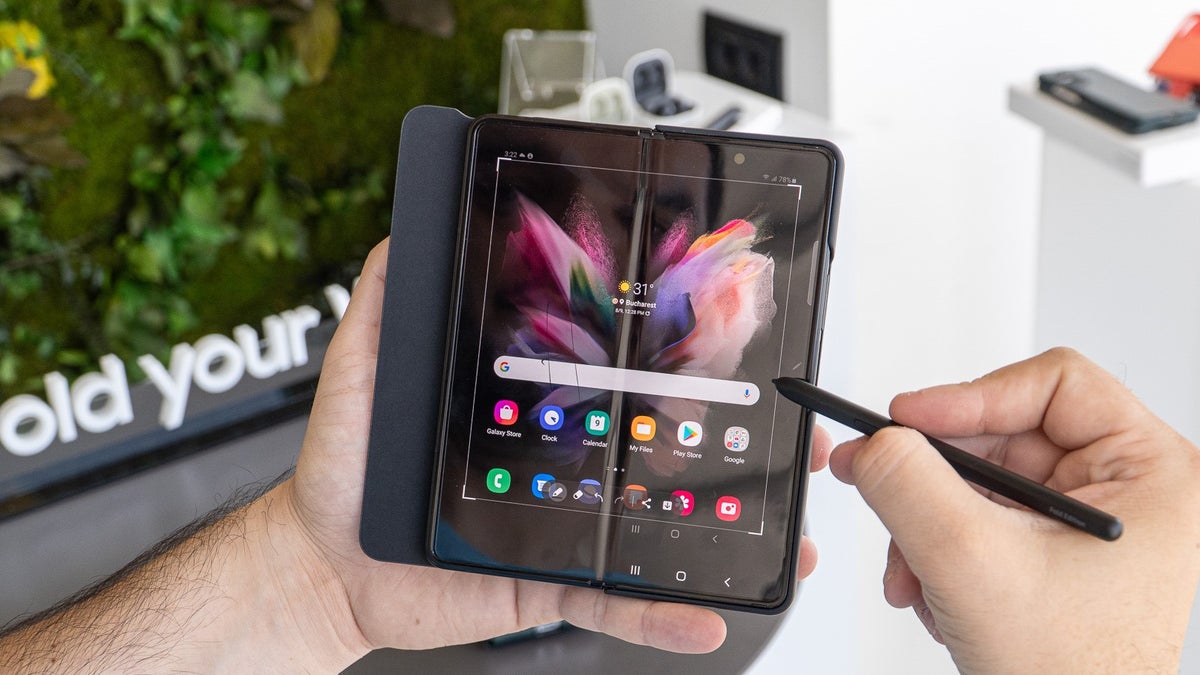Multitasking powerhouse Galaxy Z Fold 3 is an eye-popping $860 off in no strings deal