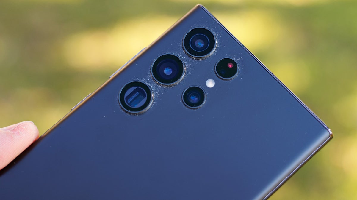 Fresh Galaxy S23 Ultra renders show a flat screen