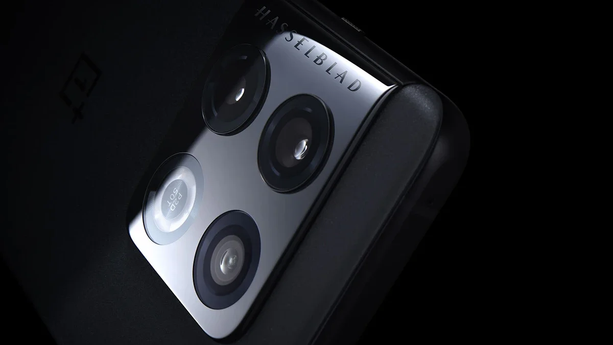Save $200 on this Hasselblad-equipped camera phone now!