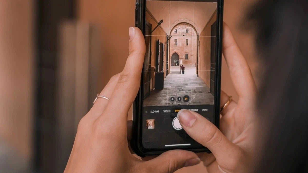 Galaxy S23 Ultra and Apple iPhone periscope zoom cameras to share Samsung tech