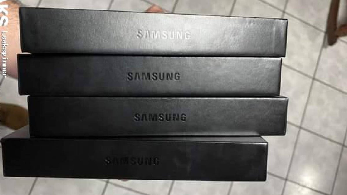 Galaxy S23 Ultra and S23+ show up early at a mobile shop - PhoneArena