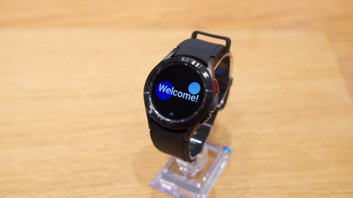 Samsung Galaxy Watch 4 update adds the ability to control a phone’s camera