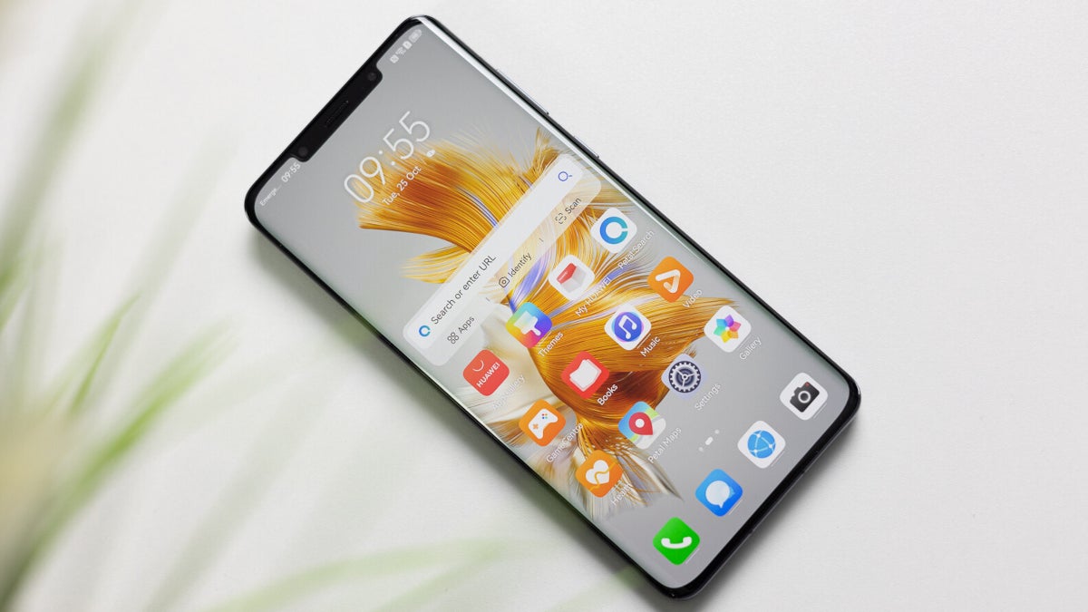 How did Huawei's "unbreakable" Kunlun glass perform in a concrete drop test?