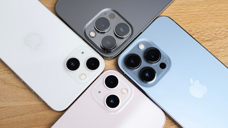 iPhone 15 dummies (mostly) incompatible with iPhone 14 cases